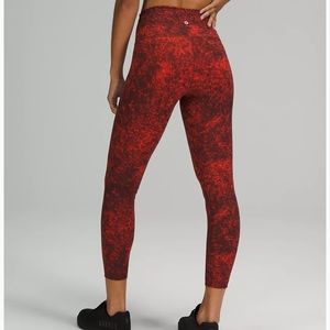 Wunder Train HR Tight 25” Denim Wash Print Autumn Red Black